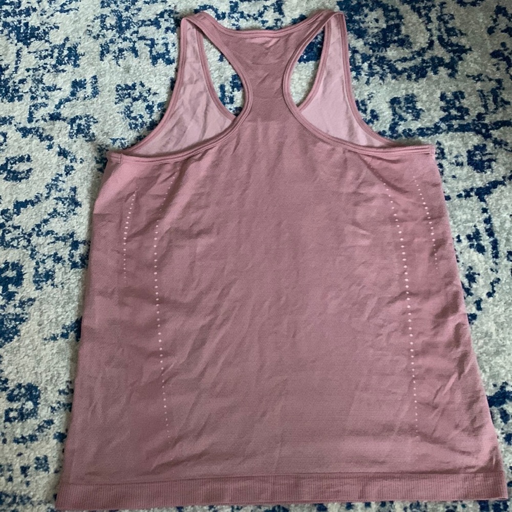 UNDER ARMOUR pink yoga tank Size M